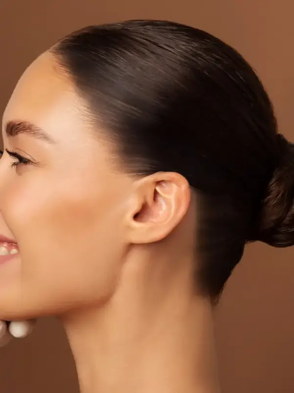 Surgeon assessing the profile of a woman's nose